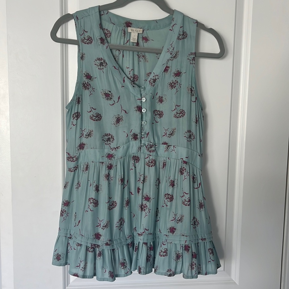 Hinge sleeveless Top
